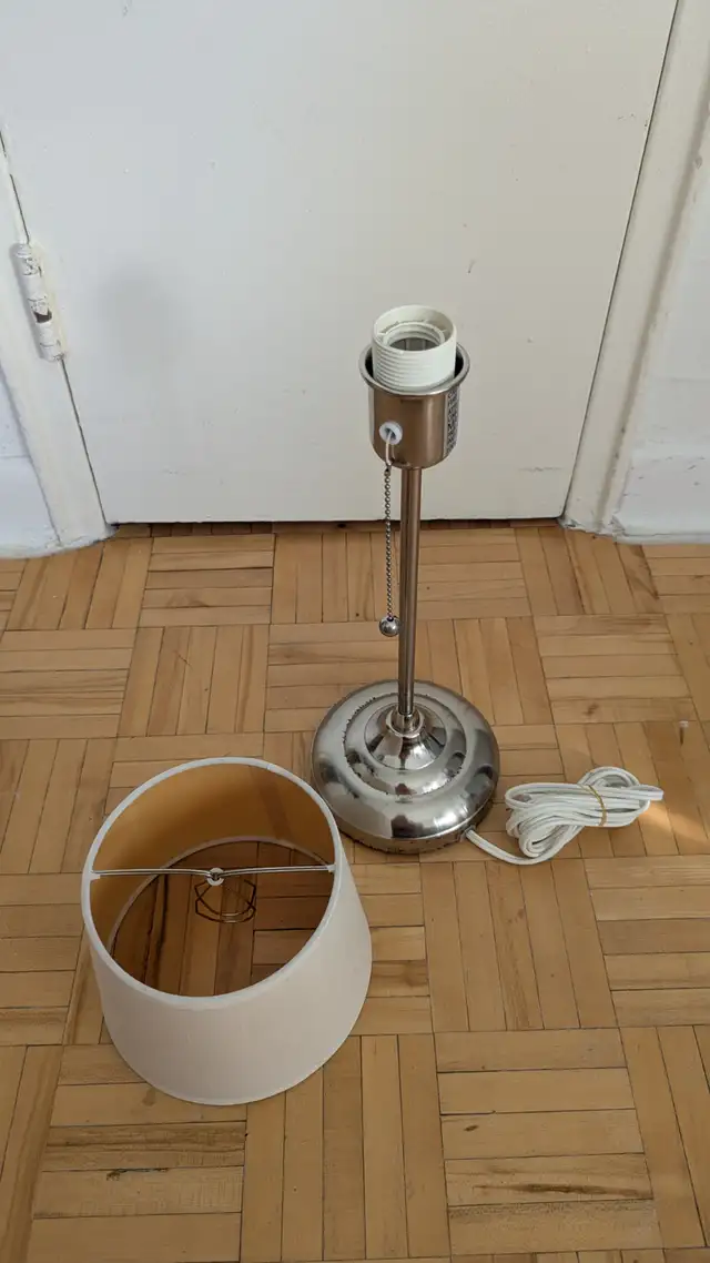 Vintage Metal Desk Table Lamp with Lampshade, Lamp Shade in Indoor Lighting & Fans in City of Toronto - Image 3