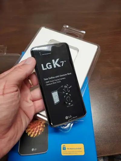 Original Unlocked LG K7 Titan,screen 5".5Mpix;Nouveau dans la boite! . . Camera: 5Mpix; Écran: 5" ....