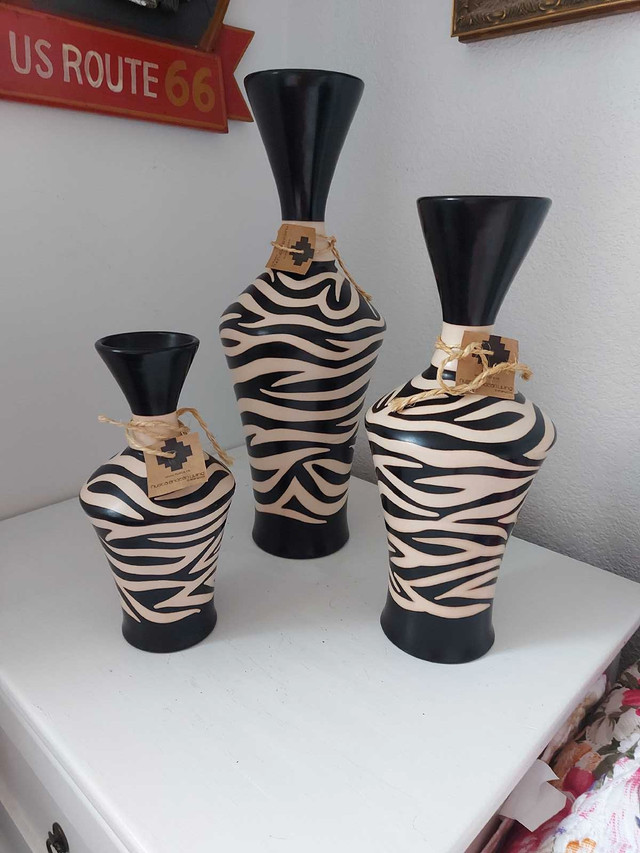 Black and white vases  in Home Décor & Accents in Calgary - Image 4