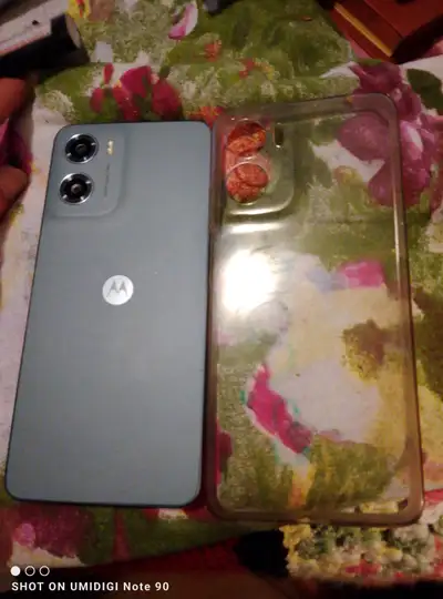 phone -moto E15 $80.oo no cracks ,mint con, View more