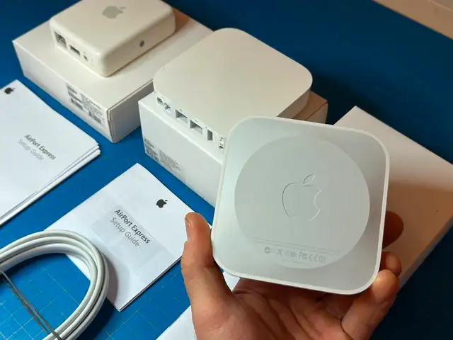 Apple Airport Express wifi routing/extending station in Networking in Brantford - Image 6