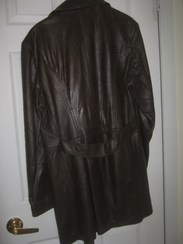 Vintage (1970s) dark brown leather jacket with zippered lining in Men's in Oshawa / Durham Region - Image 4