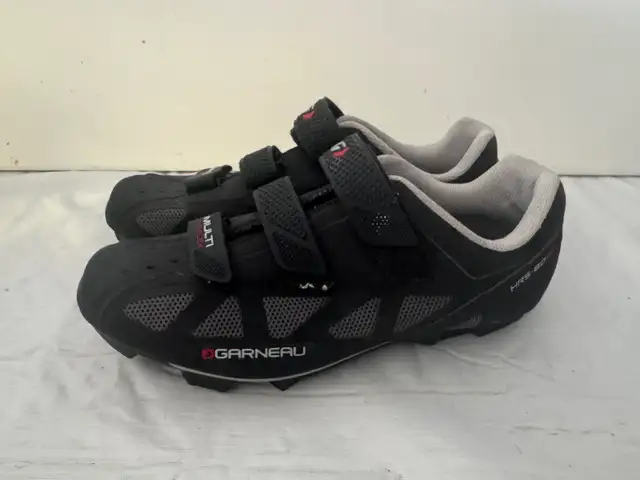 MOUNTAIN BIKE, SHOES, LIKE NEW READ ADD FOR DETAILS, AHUNTSIC in Mountain in City of Montréal - Image 3