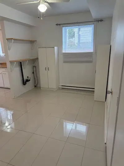 Logement  à louer grand  3 1/2 à St-Hubert  secteur Laflèche.