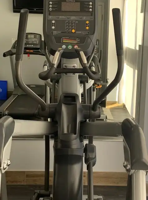COMMERCIAL GRADE ELLIPTICAL MACHINE431102967908280322