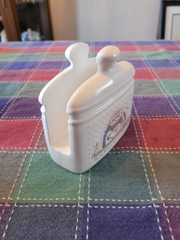 Cookie Jar, Salt & Pepper, Napkin Holder in Kitchen & Dining Wares in Ottawa - Image 4