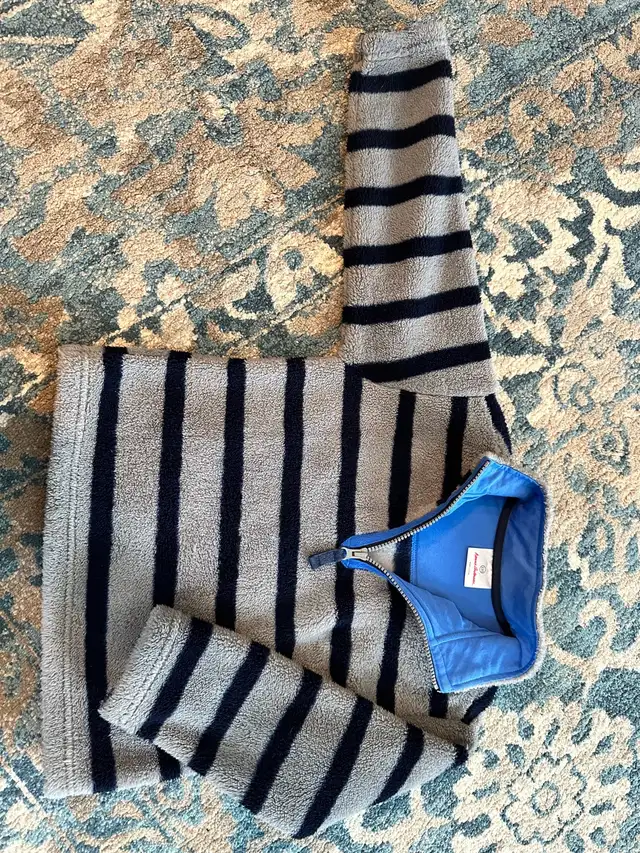 Hanna Andersson Toddler Boys’ Cozy Fleece Pullover (4T) in Clothing - 4T in Edmonton - Image 3