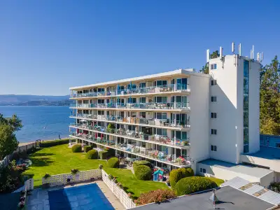 **FREEHOLD STRATA PROPERTY** Welcome to this charming 1-bed, 1-bath waterfront condo, ideally situat...