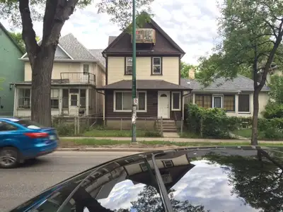LOCATION, LOCATION , LOCATION SOCIAL ASSISTANCE WELCOME 196 MARYLAND JUST OFF BROADWAY RARELY DOES A...