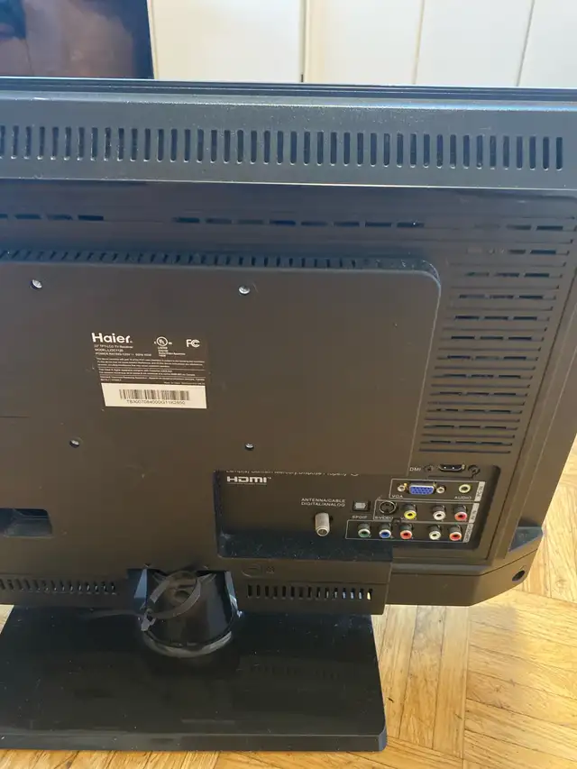 Computer monitor  in Desktop Computers in Delta/Surrey/Langley - Image 3