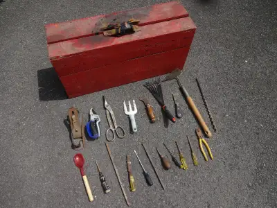 coffre a outils antique avec 20 outils et accessoires, View more