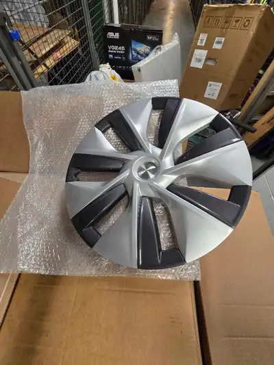 Tesla Model Y, Gemini Wheel Cover, this product is the original wheel equipped cover for Model Y 19...