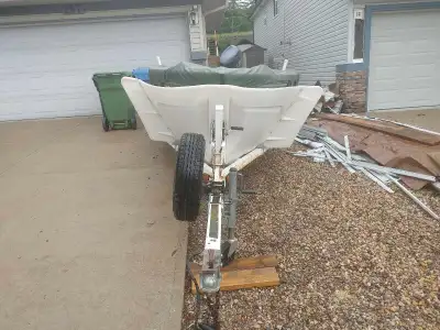 17 ft 50 year anniversary with 50 hp Yamaha with 50 hours. Tiller drive with 1200 fish finder