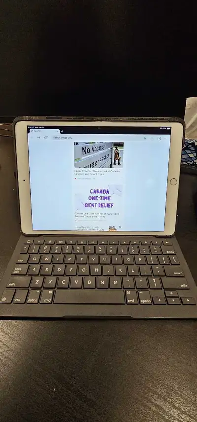 Comes with Logitech Keyboard Has 4G and sim card option Mint Condition Pickup 10th line/ Thomas No L...