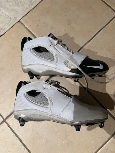 Selling Nike Baseball Cleats Size 9.5 US Price - $10