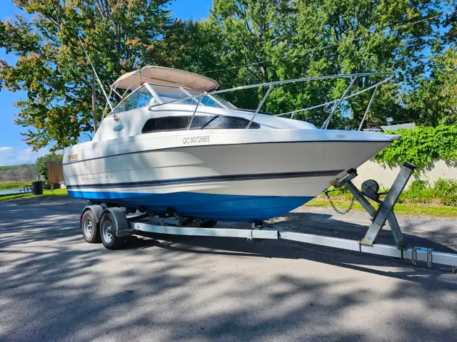 2002 Bayliner Siera Classic 2252,  22.5ft cruiser in Powerboats & Motorboats in City of Montréal - Image 3