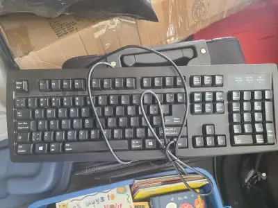 Keyboard (Pickup near Algonquin College / Nepean Spoptsplex), View more