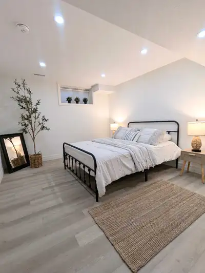Bright 2 Bed Basement - 1200 sq ft - Available in September