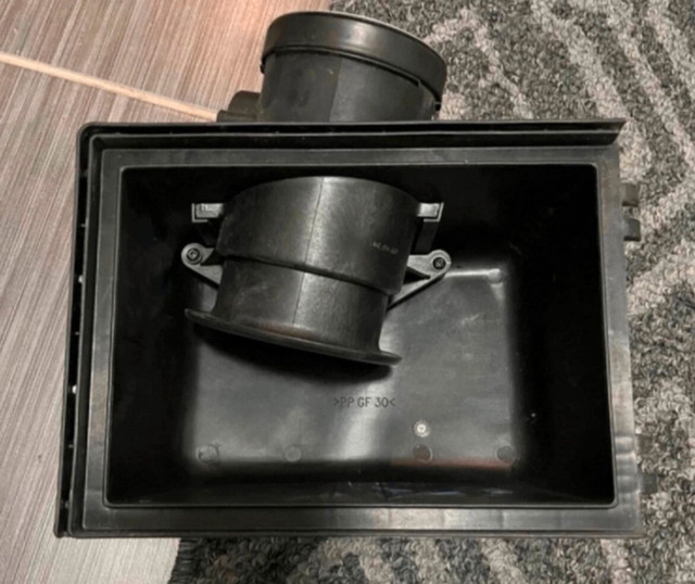 BMW E46 M3 S54 Air Cleaner Airbox Air Box Assembly Genuine Oem in Engine & Engine Parts in City of Toronto - Image 3