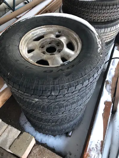 I am selling a set of used Toyo tires, size P265/75R16, Off my Silverado 2001. * Tire Size: P265/75R...