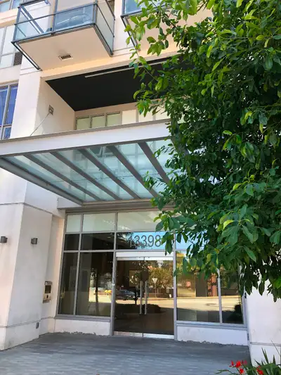 *** Furnished Suite*** Looking for tenant who respect the place like their own. The 22nd floor suite...