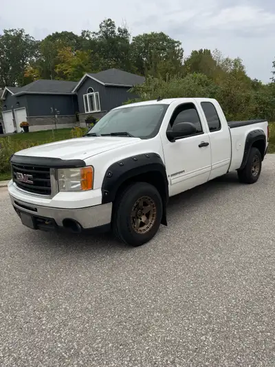 2009 GMC Sierra SLE. 265000 km. Great truck for a handy person. Runs great. Solid drivetrain. Price...