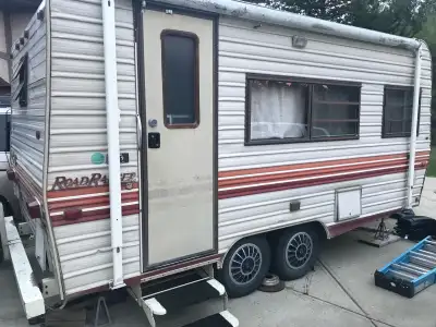 1986 Road Ranger for sale. 18 feet. A table bed, bunk bed and couch bed. Working bathroom, fridge, s...