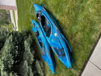 Two pelican 10’ kayaks with paddles &500.00 for both Excellent condition