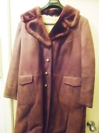 Women's Full Length Vintage Real Sheerling coat - sz 12-14