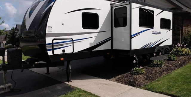 2019 2500 Truck and 2019 33' Travel Trailer for sale in Cars & Trucks in Woodstock