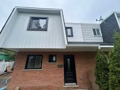 Semi-détaché à louer 100% RÉNOVÉ – 3 CAC + Cour – St-Eustache