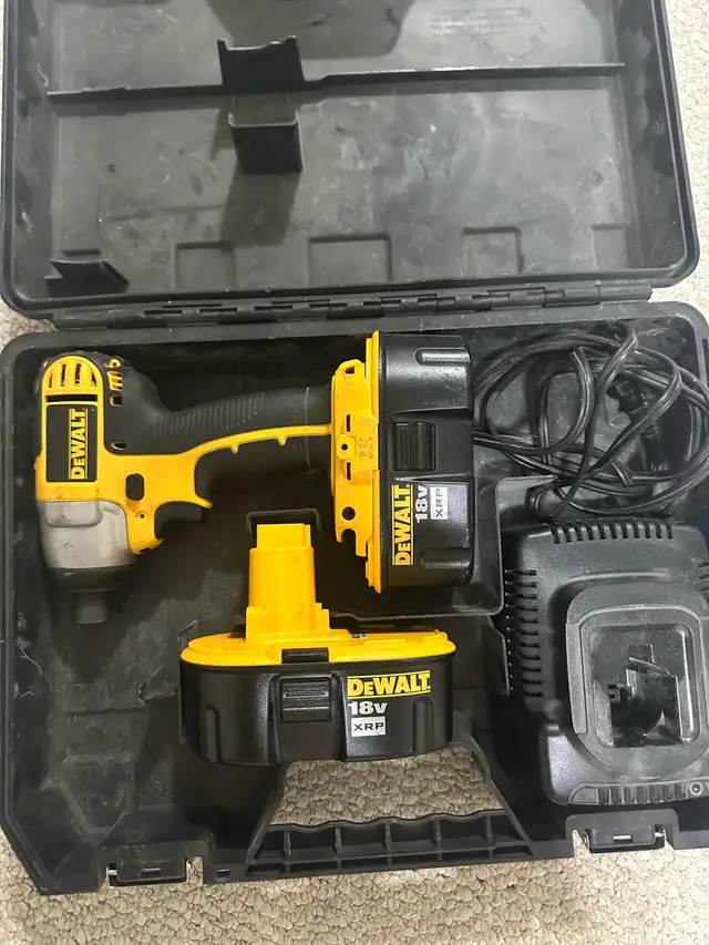 Dewalt hex drill + 2x Dc9096  Battery Batteries Pack + Charger in Power Tools in Calgary - Image 3