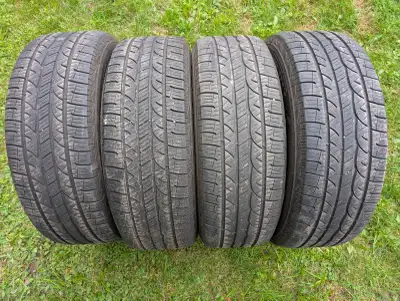 All in great shape 225/60R17 Kumho all season tires.