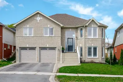 Spacious 4 bedroom house for rent in south end subdivision of Peterborough. Ideal for family or work...