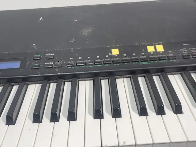 Yamaha Keyboard in Pianos & Keyboards in City of Montréal - Image 6