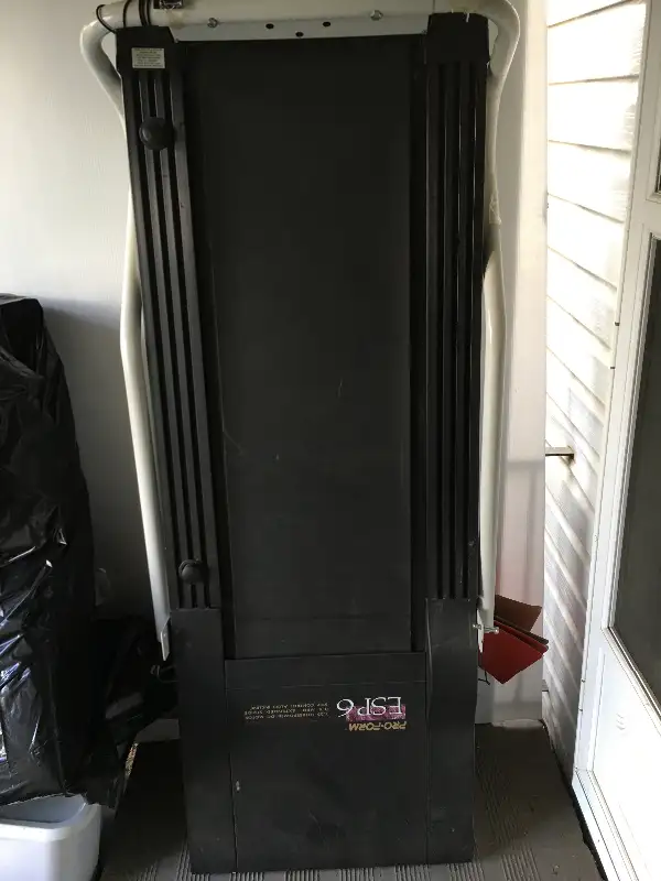 TREADMILL in Exercise Equipment in Edmonton - Image 2