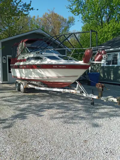 4.3 L engine / mercruiser alpha one drive. 716 HR's excelllent running condition.Shorline trailer in...
