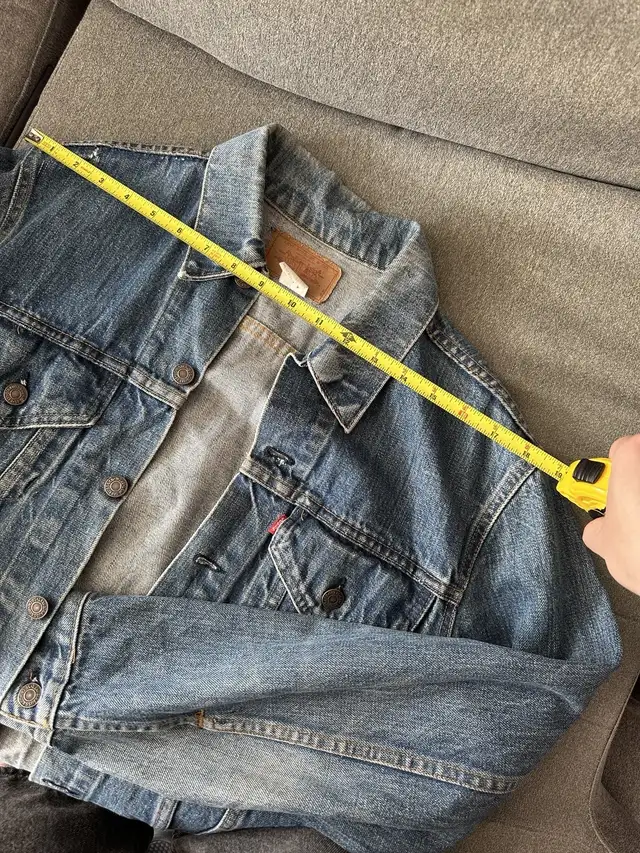 Vintage Levi's made in USA trucker jacket type III men's 80s in Men's in City of Toronto - Image 5