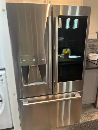 Réfrigérateur LG Studio 36” – HAUT DE GAMME, COMME NEUF ✨ Occasion rare! Superbe réfrigérateur LG St...