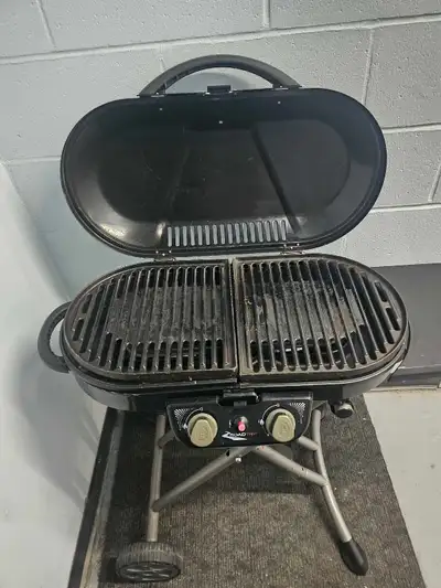 Bbq.portable Coleman.Peut se replie sur lui même et être facilement rangement ou déplacé. Avec poign...