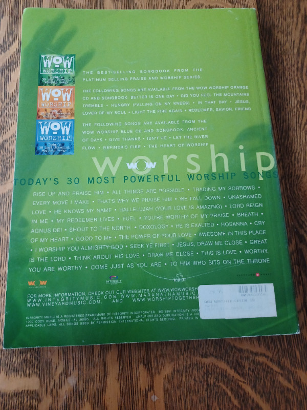 worship song book  $15 dans Autre  à Cambridge - Image 4