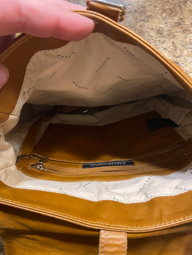 RUDSAK Collection - sac à main en cuir dans Femmes - Sacs et portefeuilles  à Ville de Montréal - Image 3