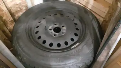 SET OF 4 BARELY USED GOOD YEAR WINTER COMMAND TIRES ON MOPAR FACTORY RIMS. 265 60 R18 TIRE SIZE. 300...