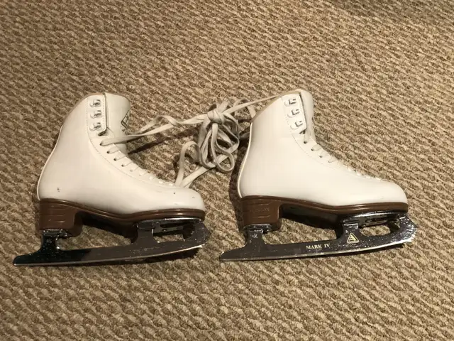 Jackson Artiste Size 3C Girls Figure Skate in Skates & Blades in City of Toronto - Image 4