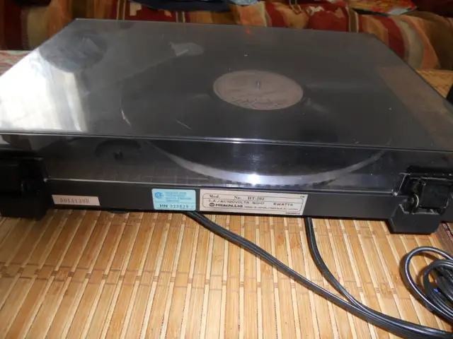 HITACHI HT-202 Direct Drive Turntable JAPAN Silver, Tested Rare ...