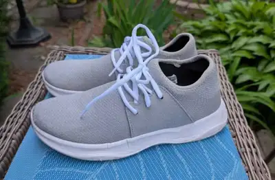 VESSY women's EVERYDAY Classic sneakers, View more