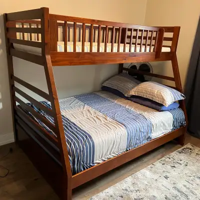 In Great condition comes with ladder on the side. Mattresses not included. Full double with twin