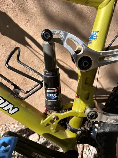 This is a Rocky Mountain full suspension mountain bike. It has Fox Shox and Shimano Deore components...