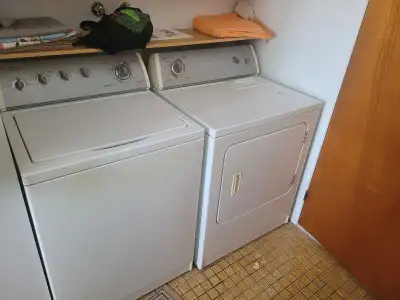 Laveuse et sécheuse whirlpool Je ne livre pas Ne sépare pas vendre l'ensemble seulement