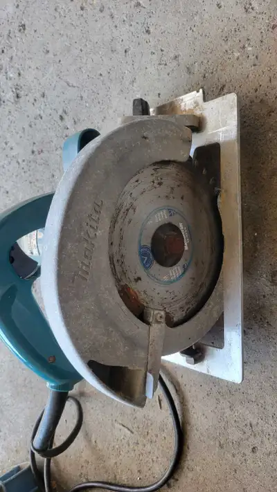 Makita 7.25 inch 185 mm circular saw 5007nb , used works ,pick up at hwy 427 and langstaff rd
